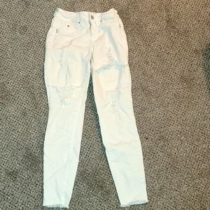 White distressed jeans